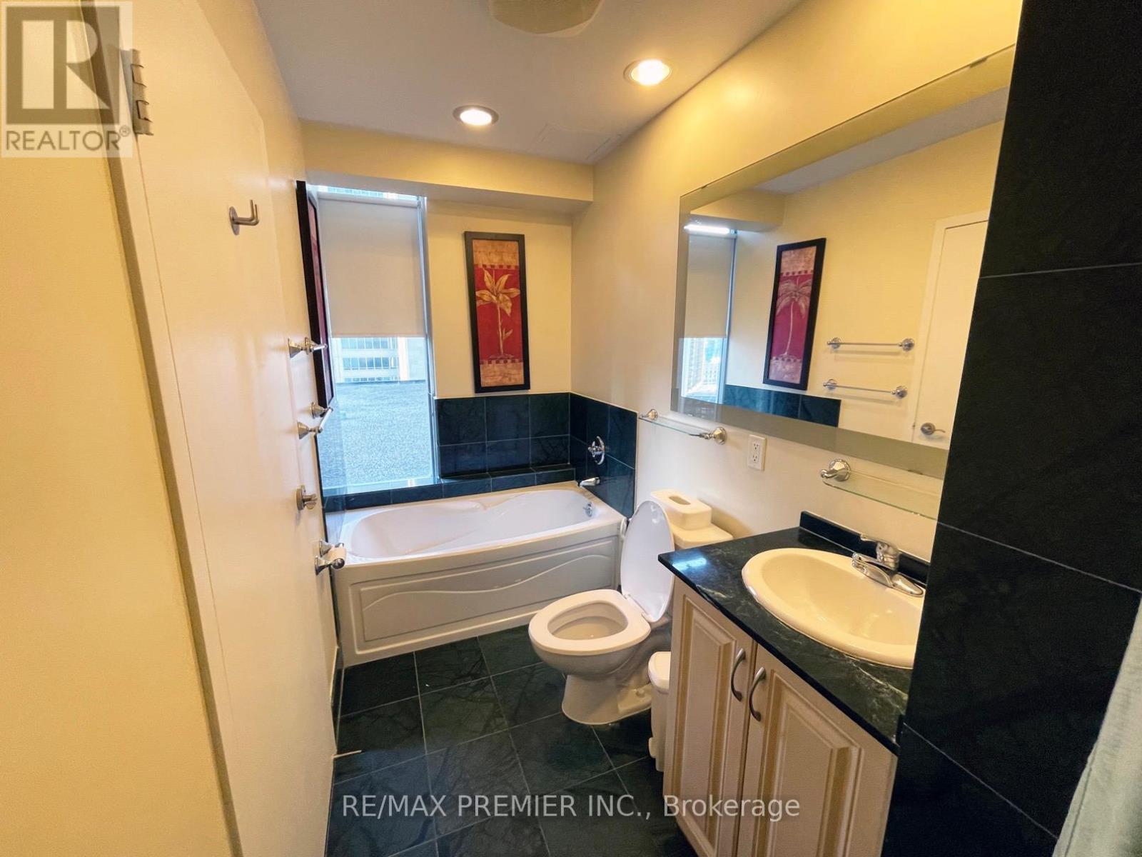 2212 - 1 King Street W, Toronto, Ontario  M5H 1A1 - Photo 13 - C12522992