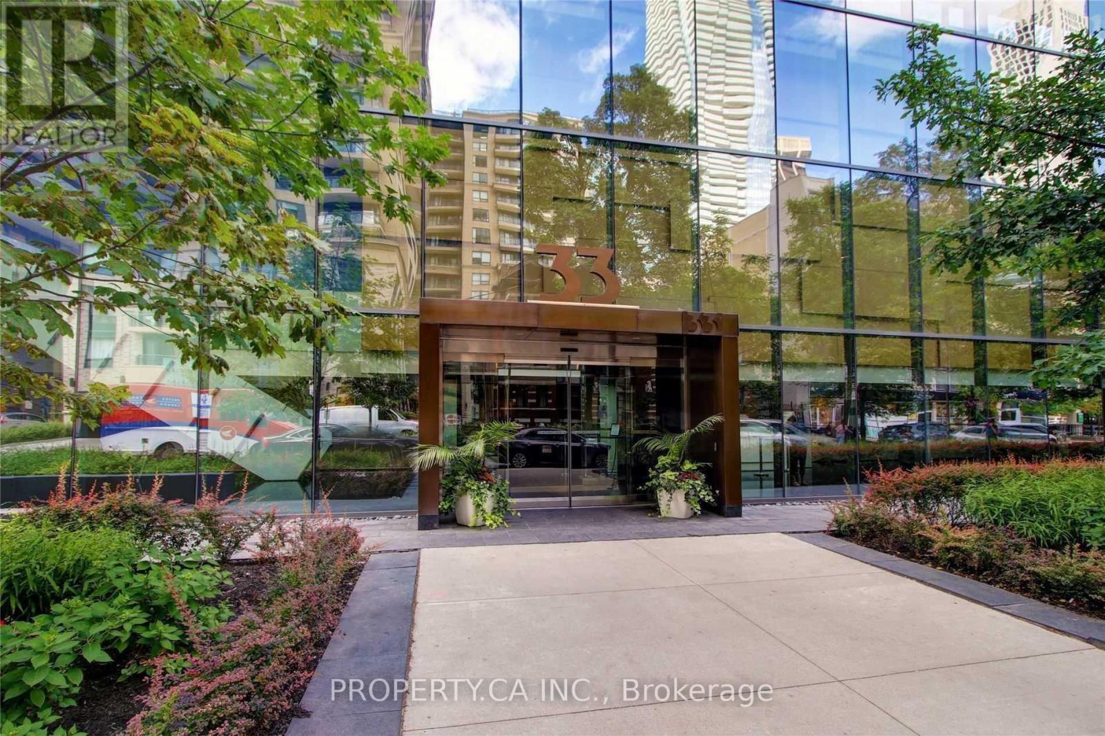 2704 - 33 Charles Street E, Toronto, Ontario  M4Y 0A2 - Photo 2 - C12523010