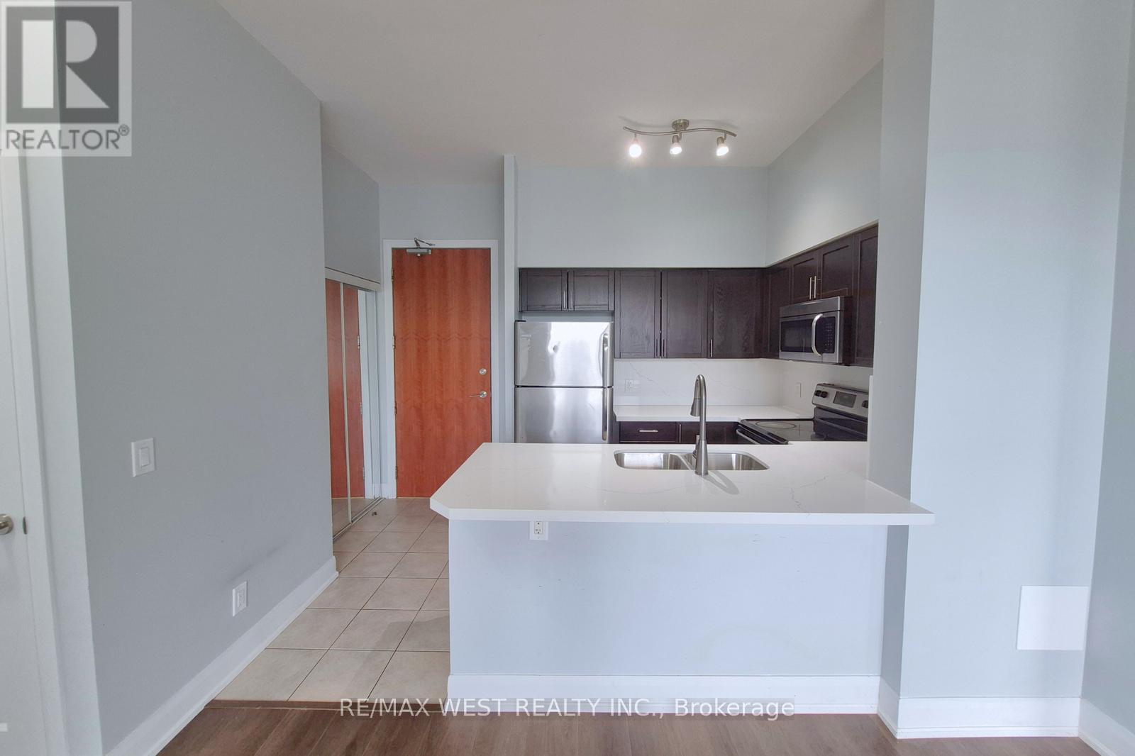 206 - 4700 Highway 7 Avenue, Vaughan, Ontario  L4L 0B4 - Photo 8 - N12426672