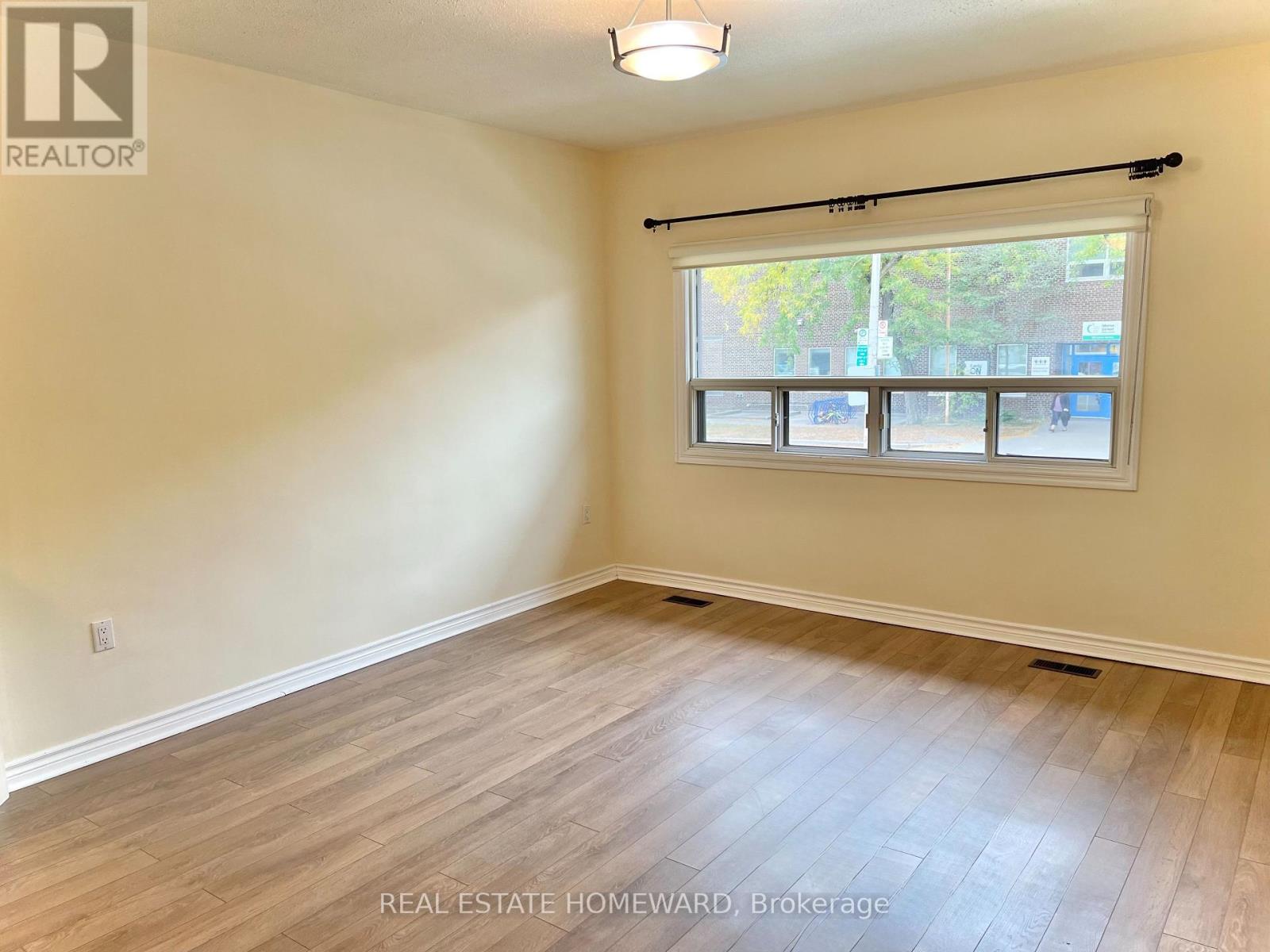 169 Carlaw Avenue, Toronto, Ontario  M4M 2R8 - Photo 4 - E12522828