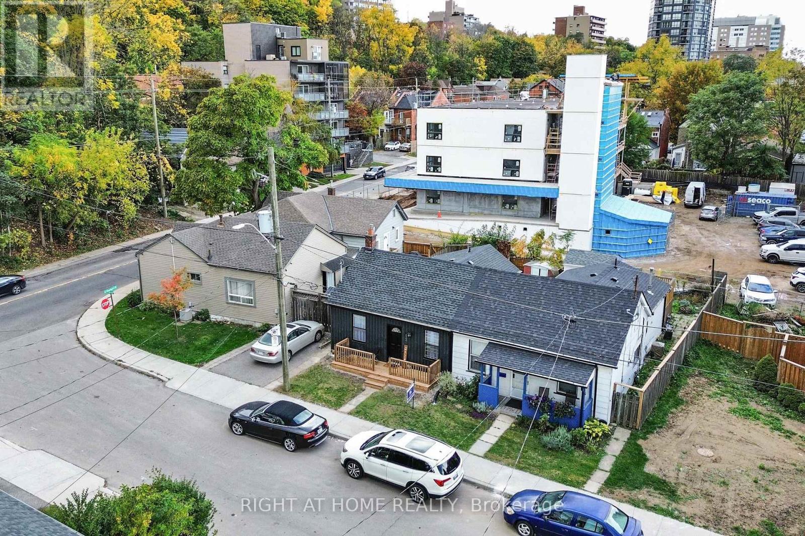 92 Aurora Street, Hamilton, Ontario  L8N 2P7 - Photo 37 - X12483264