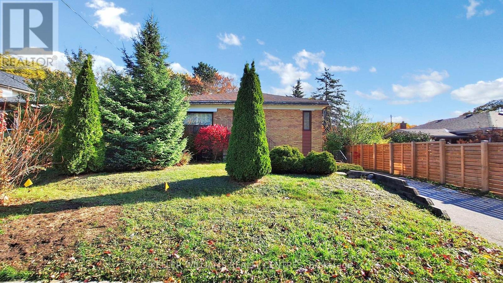 94 Queen Street, Newmarket, Ontario  L3Y 2E8 - Photo 3 - N12522920