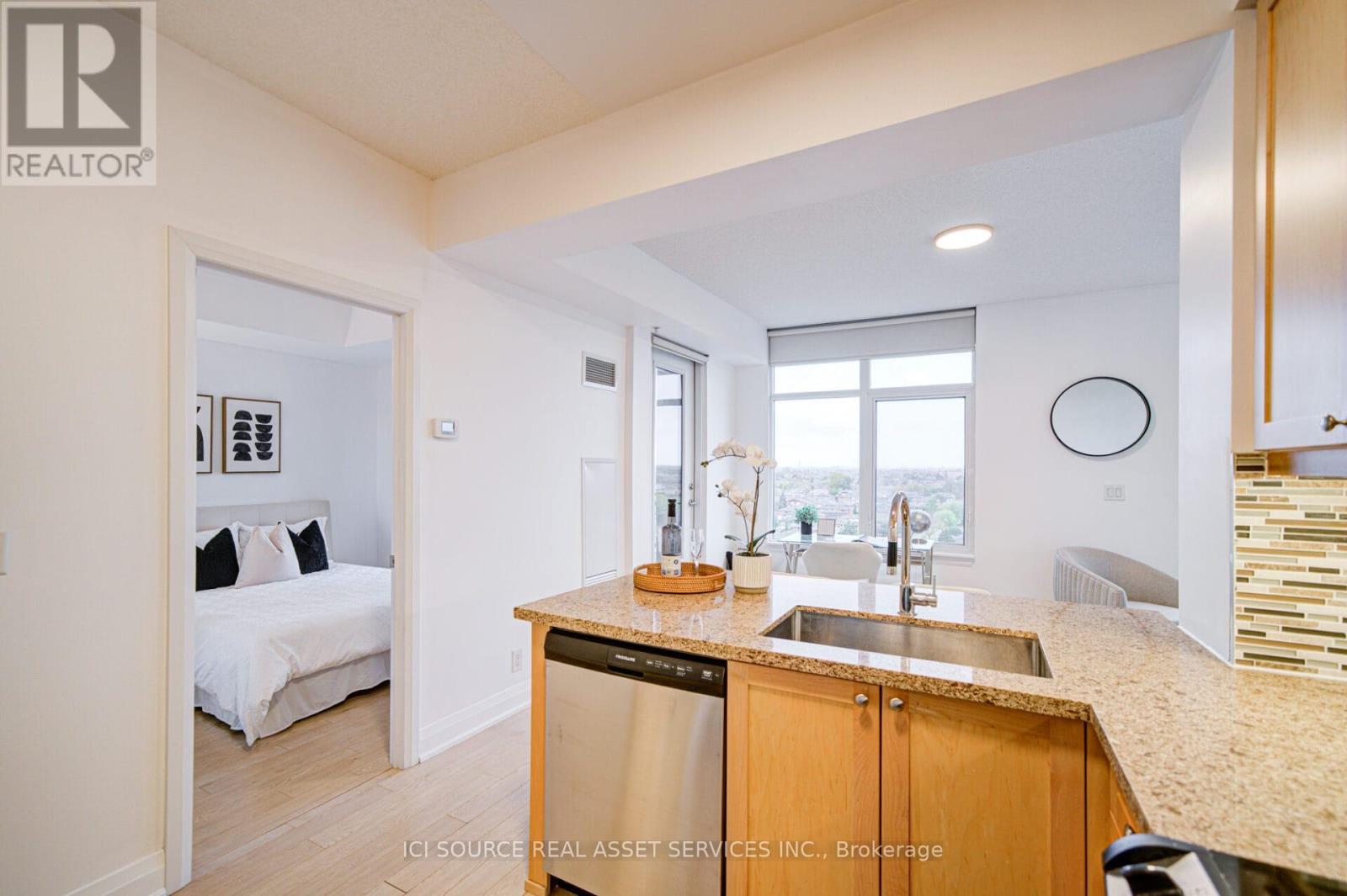 919 - 12 Woodstream Boulevard, Vaughan, Ontario  L4L 8C3 - Photo 12 - N12523006