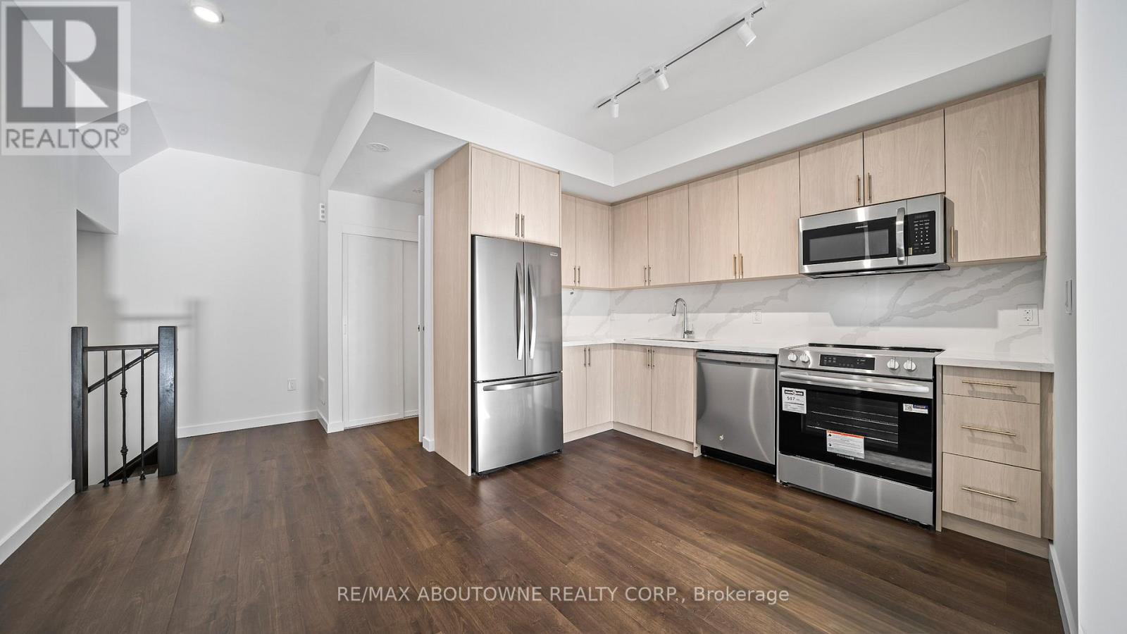 230 - 117 Maydale Avenue, Markham, Ontario  L3S 3R7 - Photo 4 - N12523034