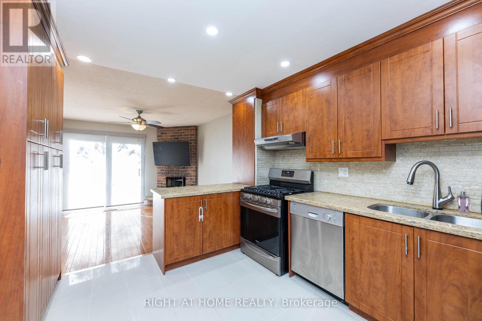 37 Cheeseman Drive, Markham, Ontario  L3R 3G3 - Photo 12 - N12523070