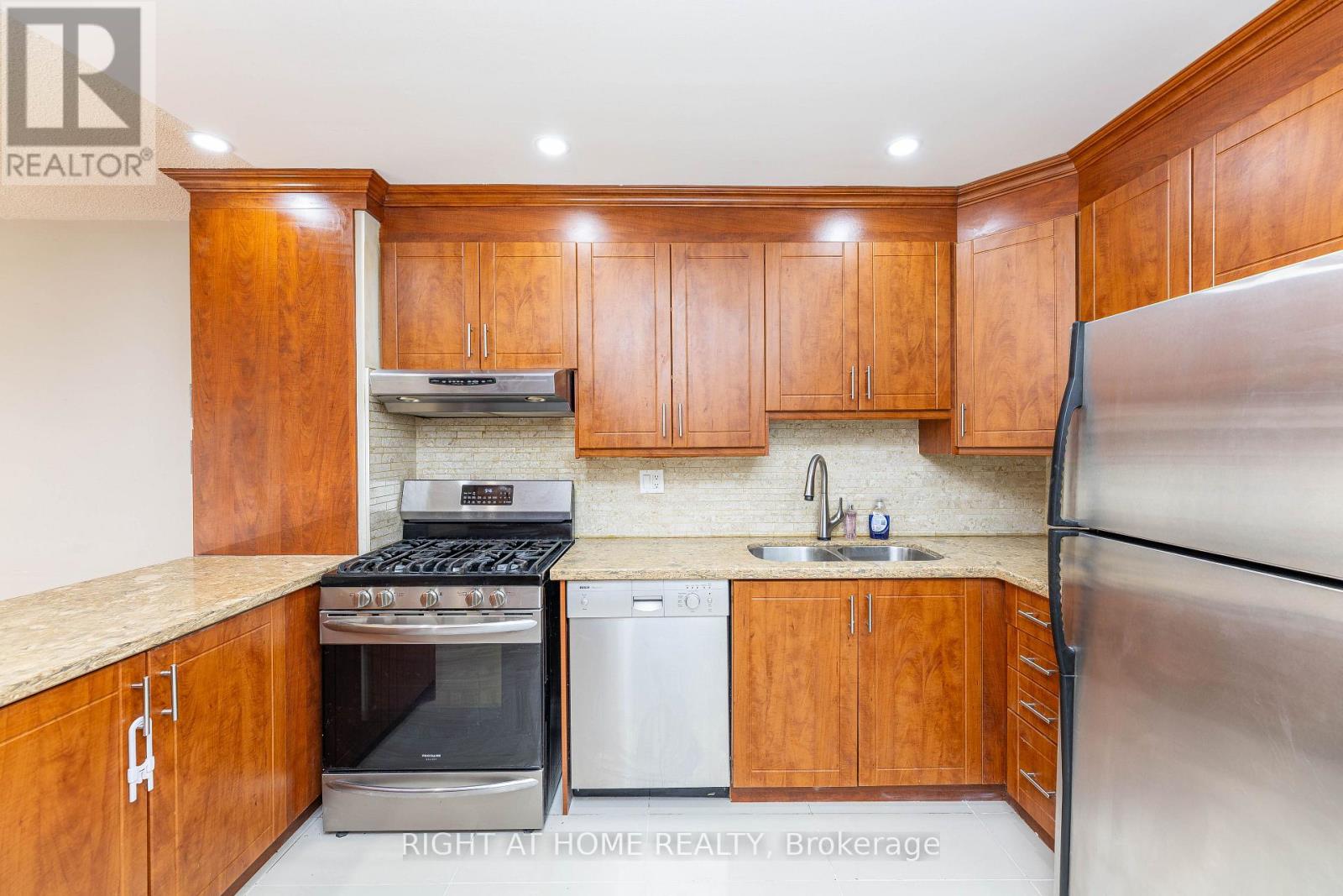 37 Cheeseman Drive, Markham, Ontario  L3R 3G3 - Photo 16 - N12523070