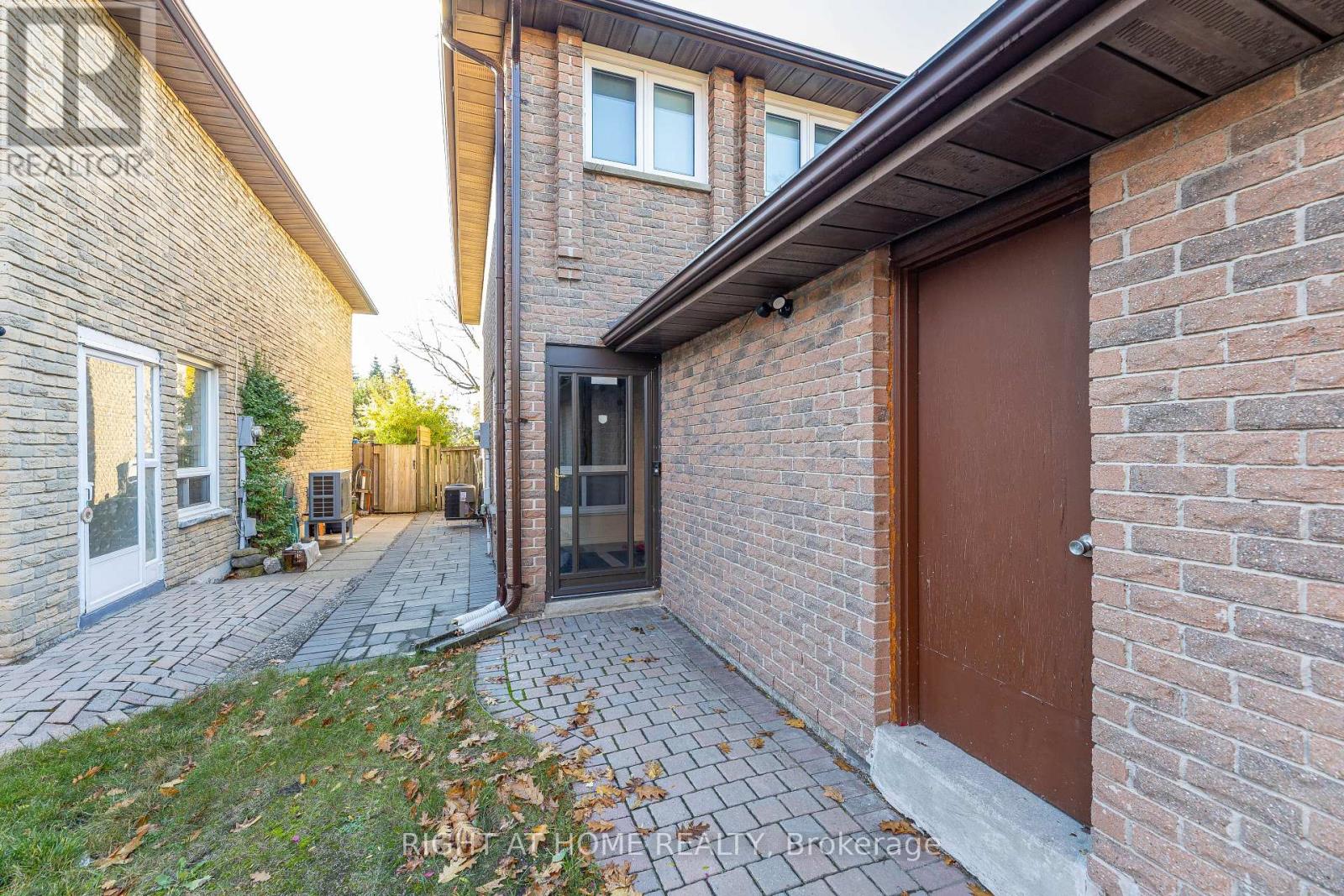 37 Cheeseman Drive, Markham, Ontario  L3R 3G3 - Photo 2 - N12523070