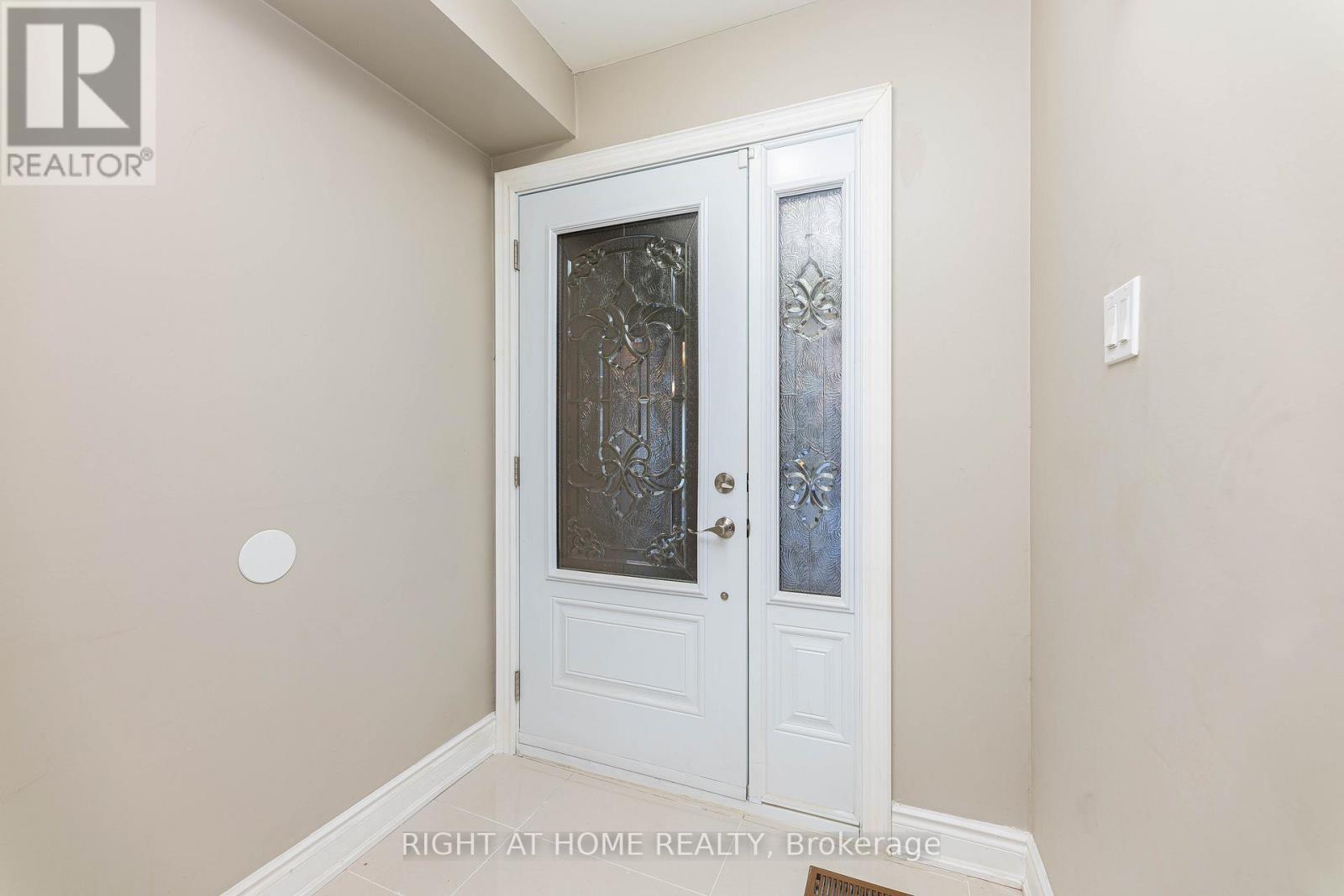 37 Cheeseman Drive, Markham, Ontario  L3R 3G3 - Photo 4 - N12523070