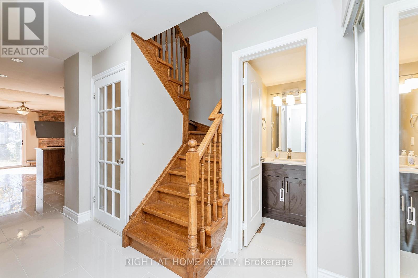 37 Cheeseman Drive, Markham, Ontario  L3R 3G3 - Photo 5 - N12523070