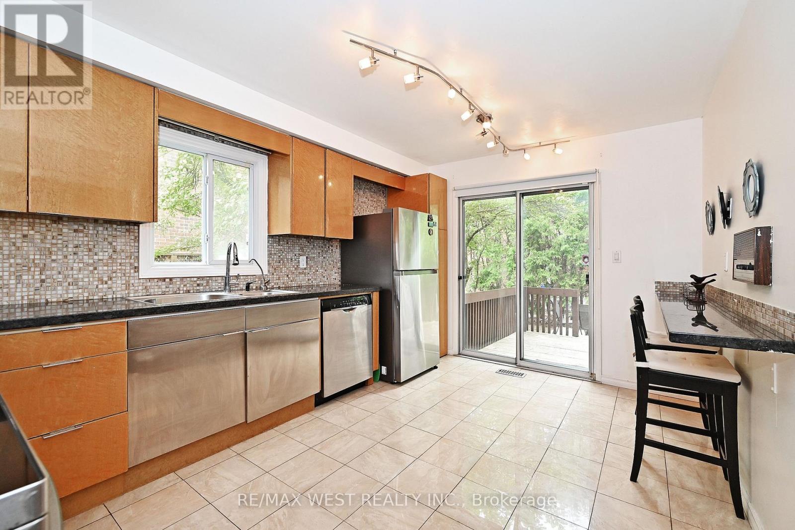 348 Brownridge Drive, Vaughan, Ontario  L4J 5W9 - Photo 10 - N12523090