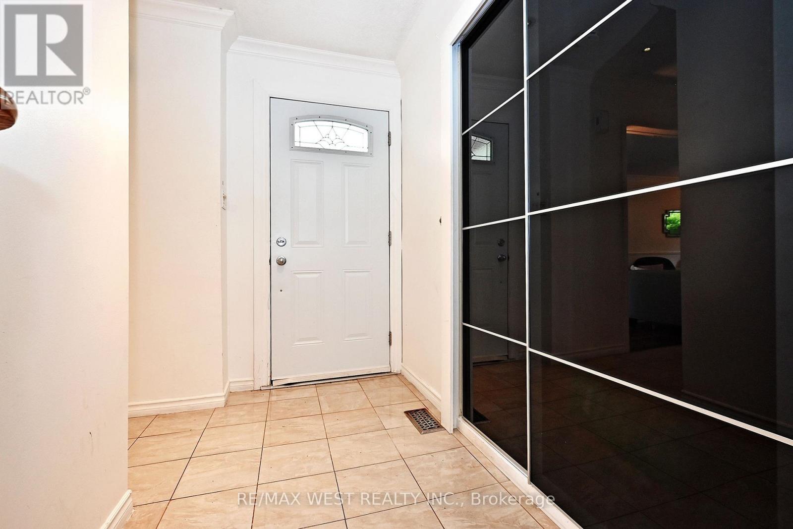 348 Brownridge Drive, Vaughan, Ontario  L4J 5W9 - Photo 4 - N12523090