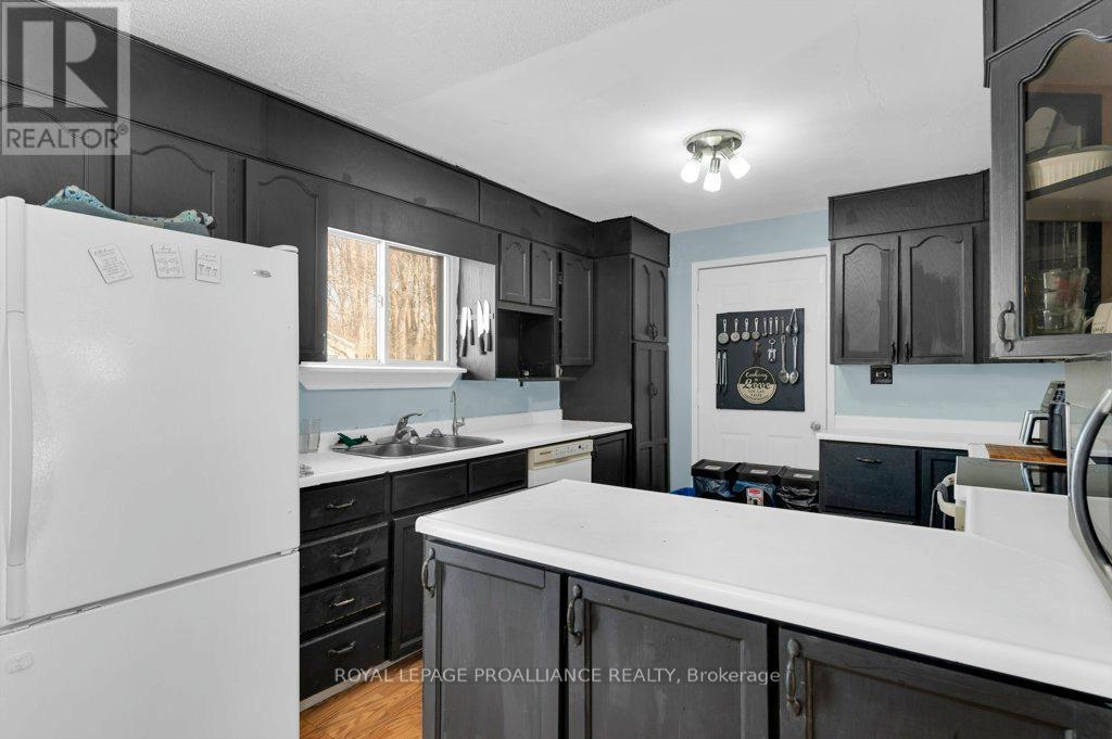 27 Thurlow Queen Street, Belleville, Ontario K0K 2V0 - Photo 11 - X12523156