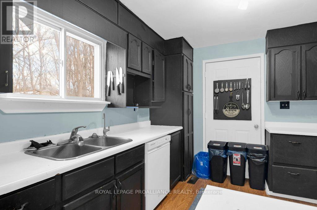 27 Thurlow Queen Street, Belleville, Ontario K0K 2V0 - Photo 12 - X12523156