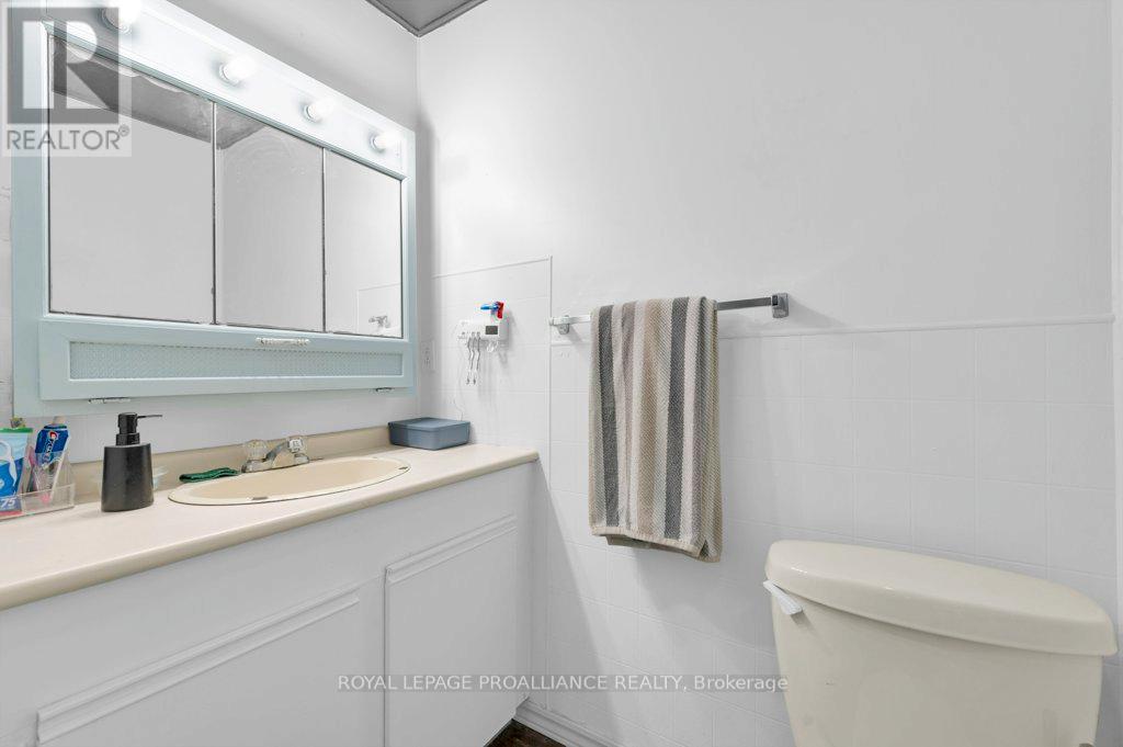 27 Thurlow Queen Street, Belleville, Ontario K0K 2V0 - Photo 15 - X12523156