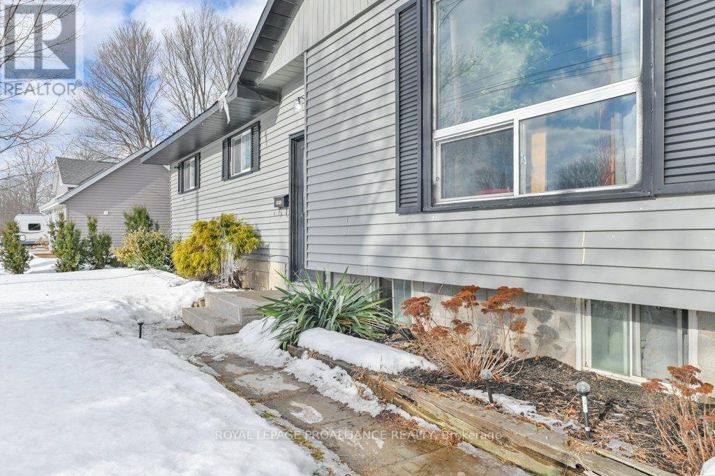 27 Thurlow Queen Street, Belleville, Ontario K0K 2V0 - Photo 4 - X12523156