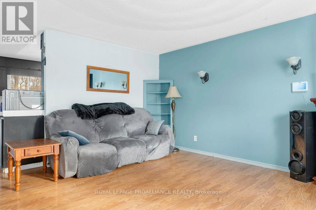 27 Thurlow Queen Street, Belleville, Ontario K0K 2V0 - Photo 7 - X12523156