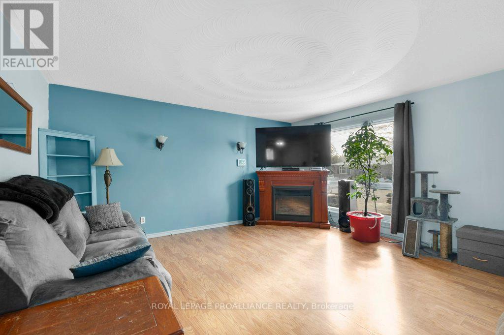 27 Thurlow Queen Street, Belleville, Ontario K0K 2V0 - Photo 9 - X12523156