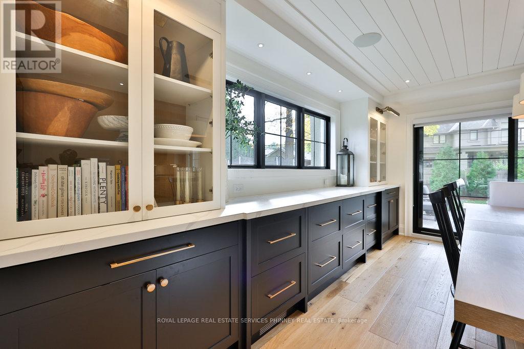 1489 Mildmay Court, Mississauga, Ontario L5J 2H4 - Photo 11 - W12522782