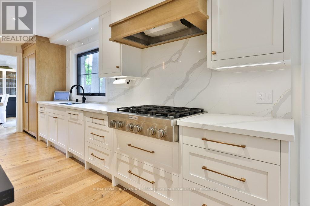 1489 Mildmay Court, Mississauga, Ontario L5J 2H4 - Photo 13 - W12522782