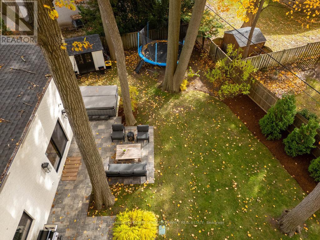 1489 Mildmay Court, Mississauga, Ontario L5J 2H4 - Photo 3 - W12522782