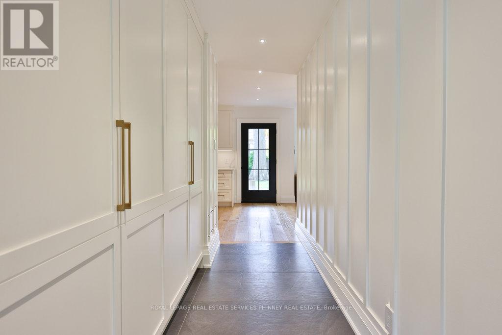 1489 Mildmay Court, Mississauga, Ontario L5J 2H4 - Photo 35 - W12522782