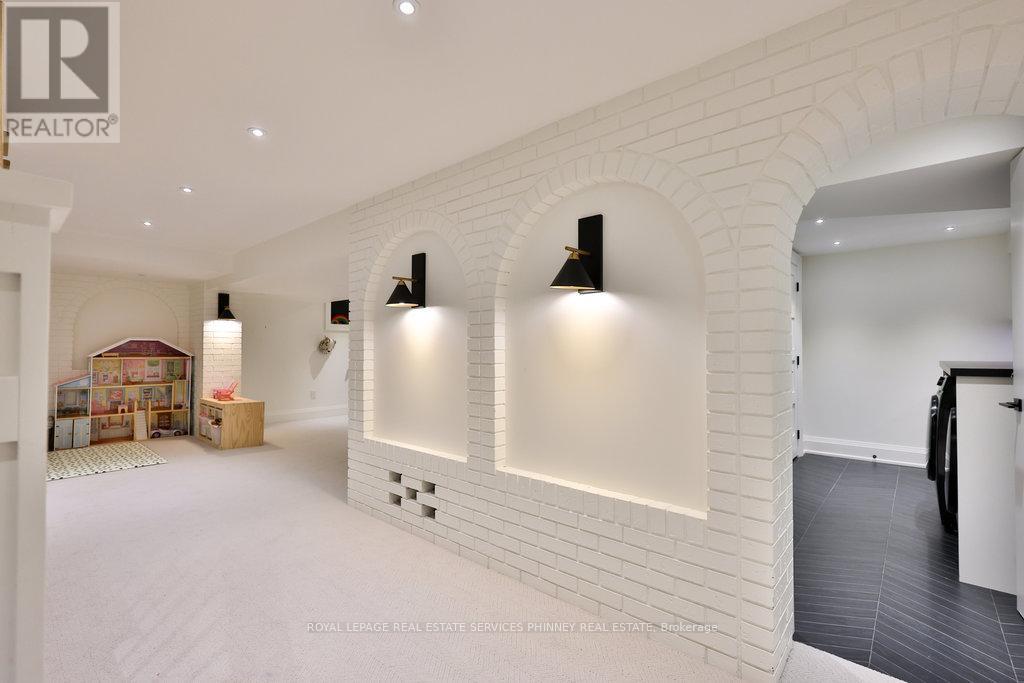 1489 Mildmay Court, Mississauga, Ontario L5J 2H4 - Photo 37 - W12522782