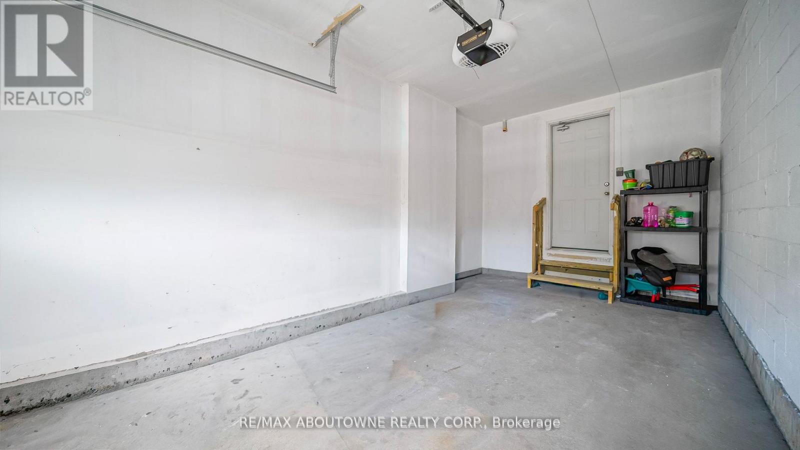 548 Terrace Way, Oakville, Ontario L6M 1N6 - Photo 12 - W12522796