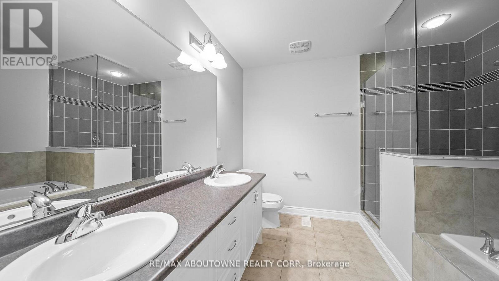 548 Terrace Way, Oakville, Ontario L6M 1N6 - Photo 15 - W12522796