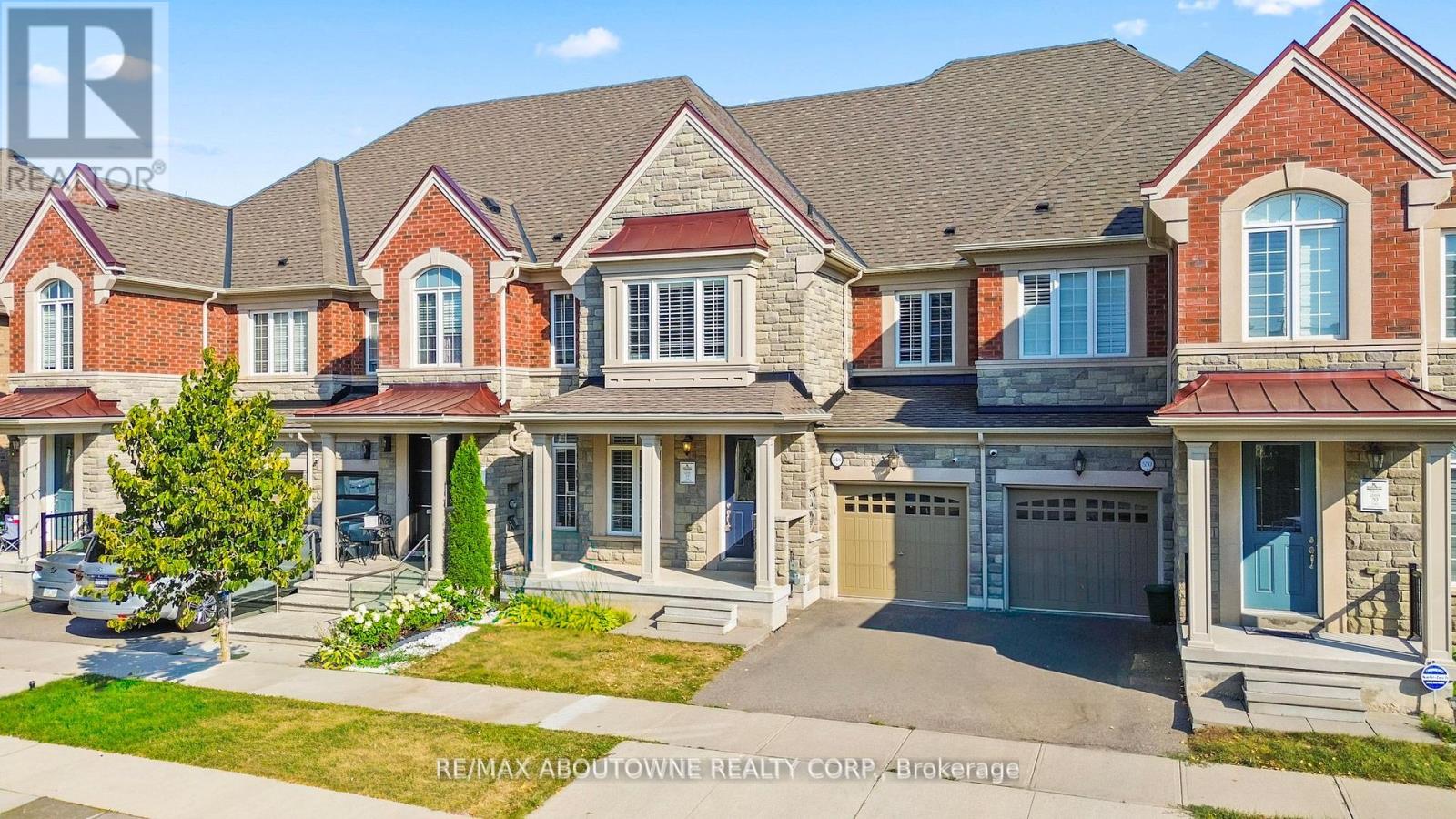 548 Terrace Way, Oakville, Ontario L6M 1N6 - Photo 2 - W12522796