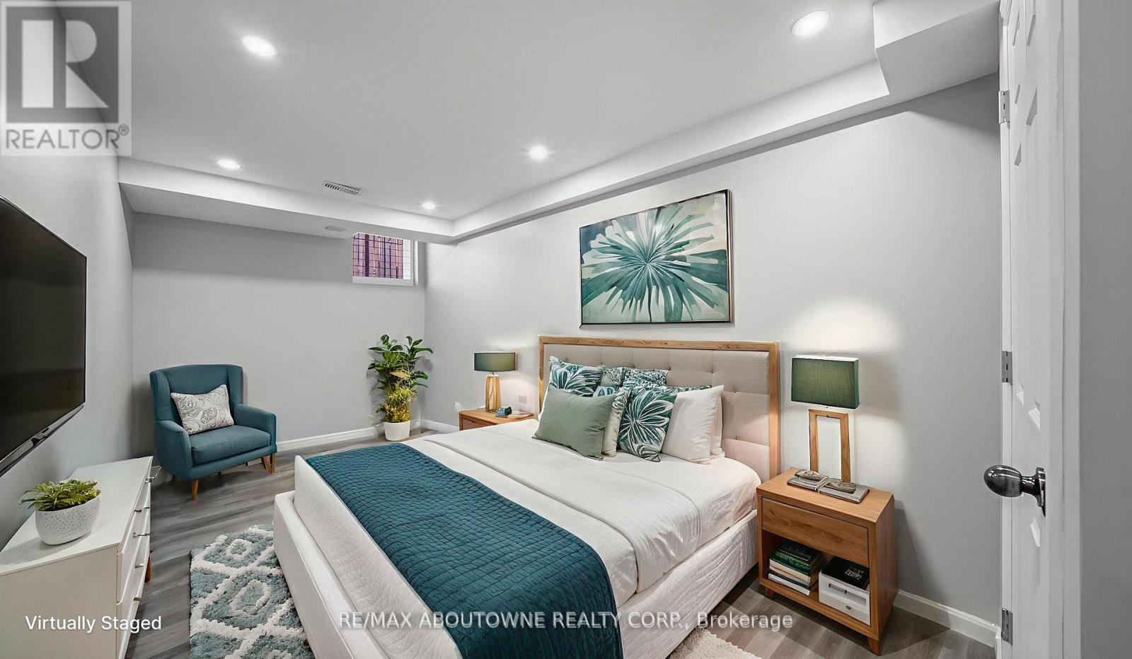 548 Terrace Way, Oakville, Ontario L6M 1N6 - Photo 25 - W12522796