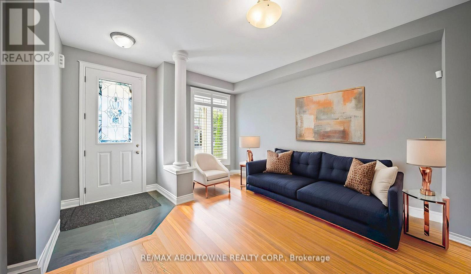 548 Terrace Way, Oakville, Ontario L6M 1N6 - Photo 3 - W12522796