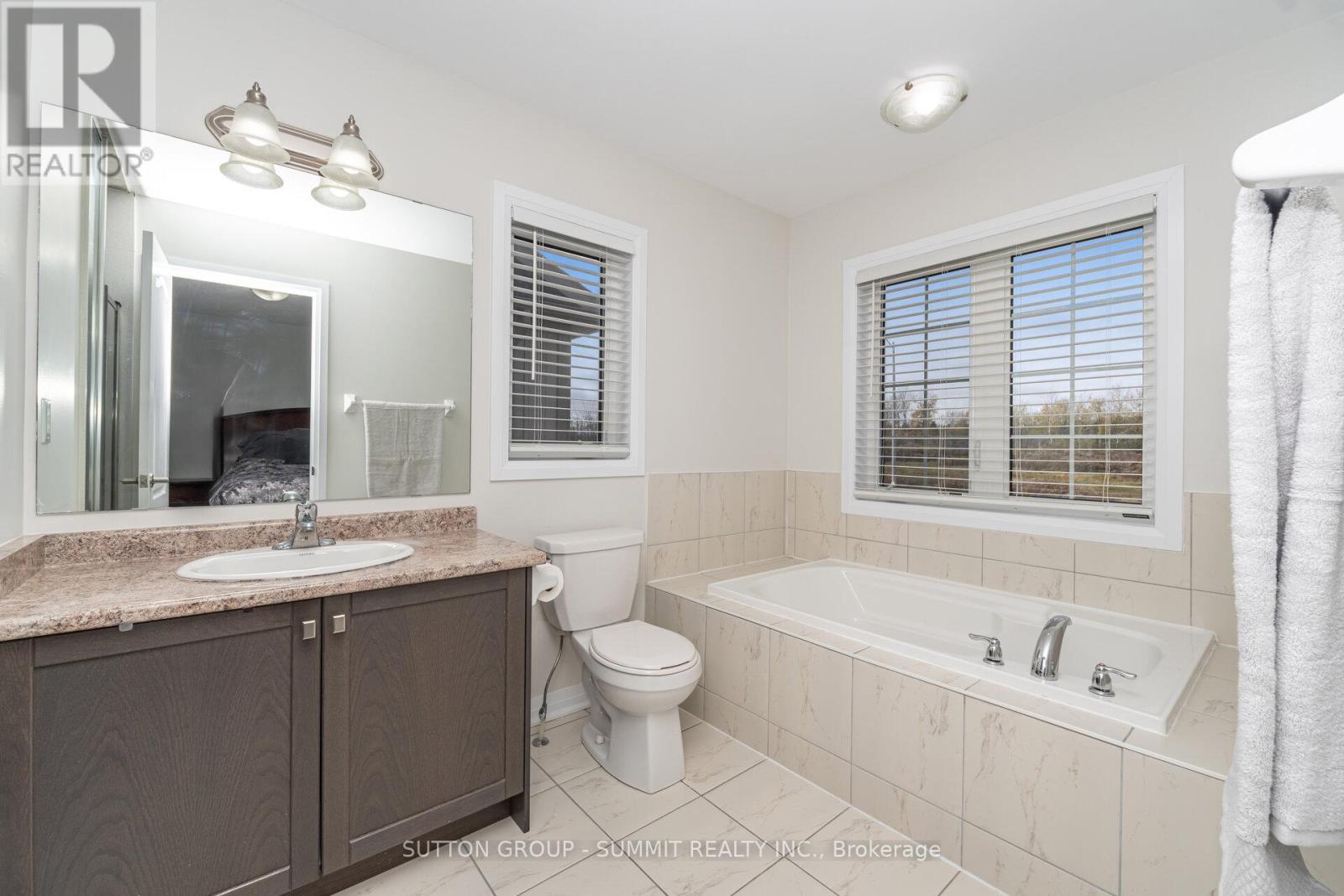 172 Parkinson Crescent, Orangeville, Ontario L9W 6X3 - Photo 25 - W12522808