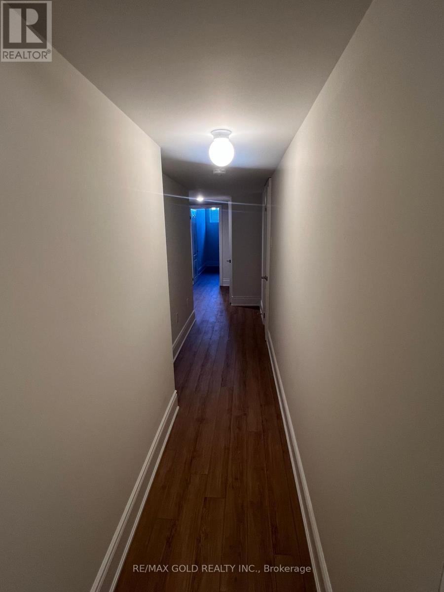 34 Foxsparrow Road, Brampton, Ontario L6R 4E1 - Photo 13 - W12522816