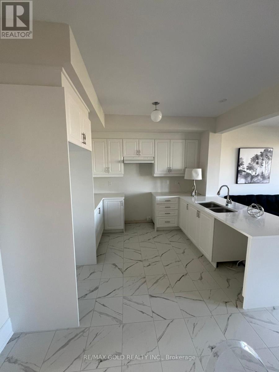 34 Foxsparrow Road, Brampton, Ontario L6R 4E1 - Photo 4 - W12522816