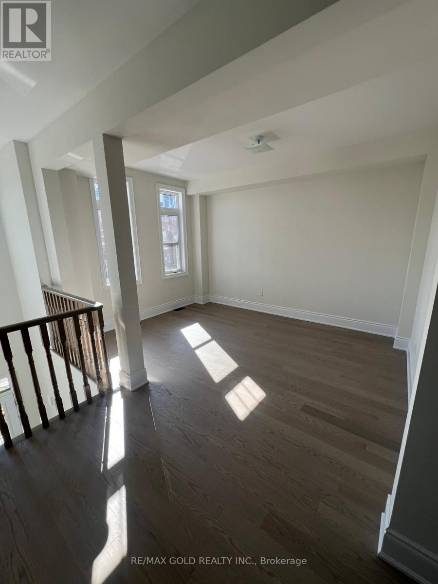 34 Foxsparrow Road, Brampton, Ontario L6R 4E1 - Photo 5 - W12522816