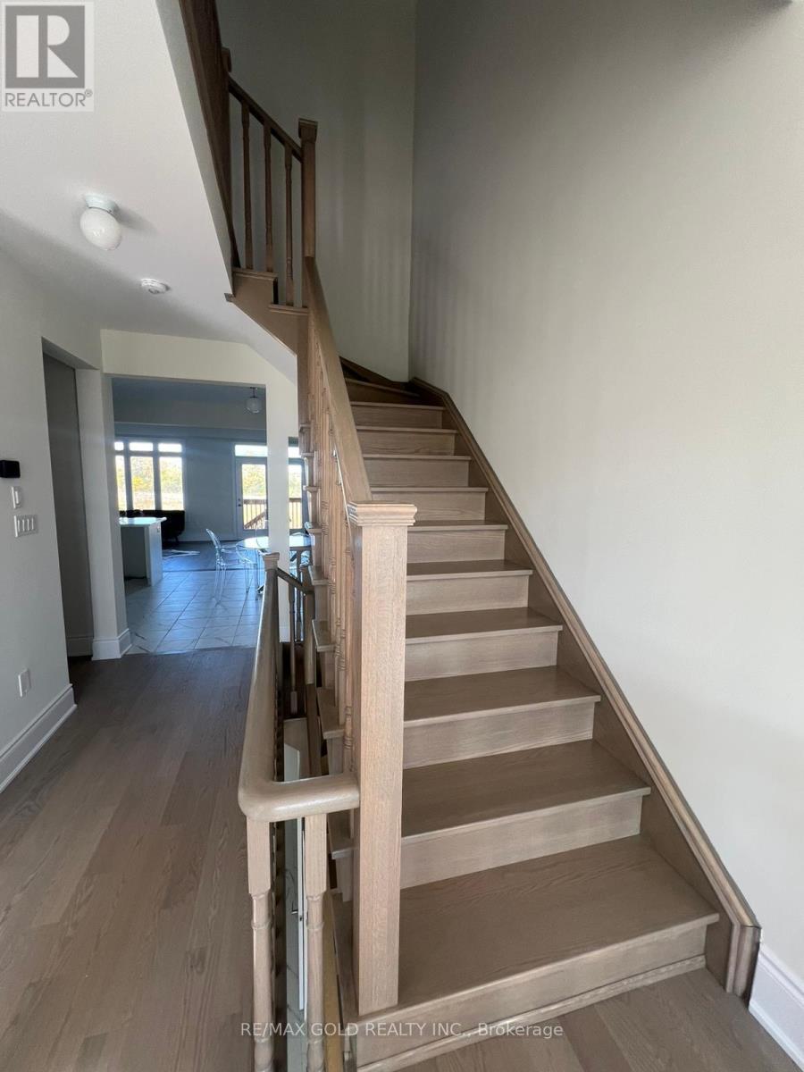 34 Foxsparrow Road, Brampton, Ontario L6R 4E1 - Photo 8 - W12522816