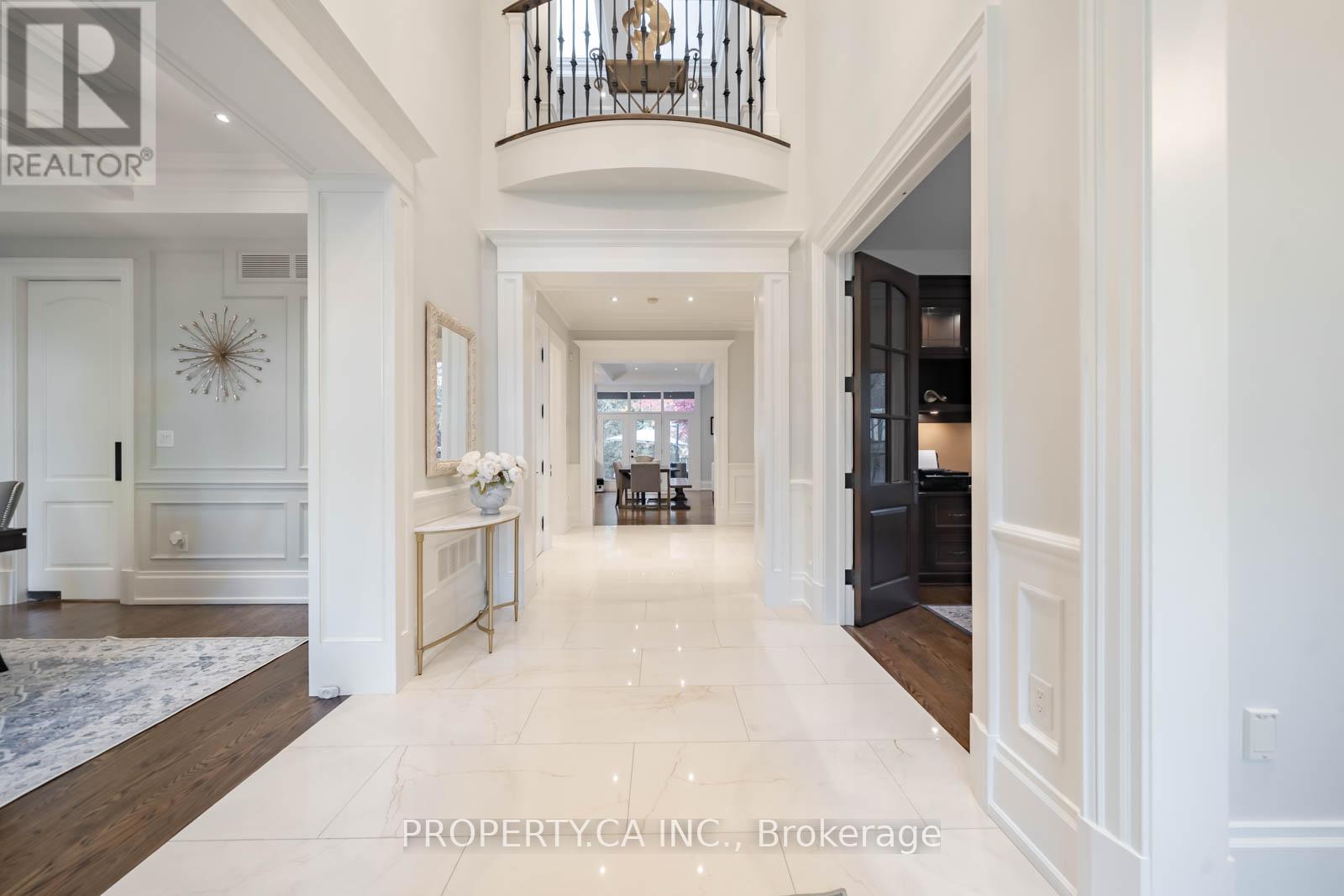 224 Donnelly Drive, Mississauga, Ontario L5G 2M4 - Photo 3 - W12522822