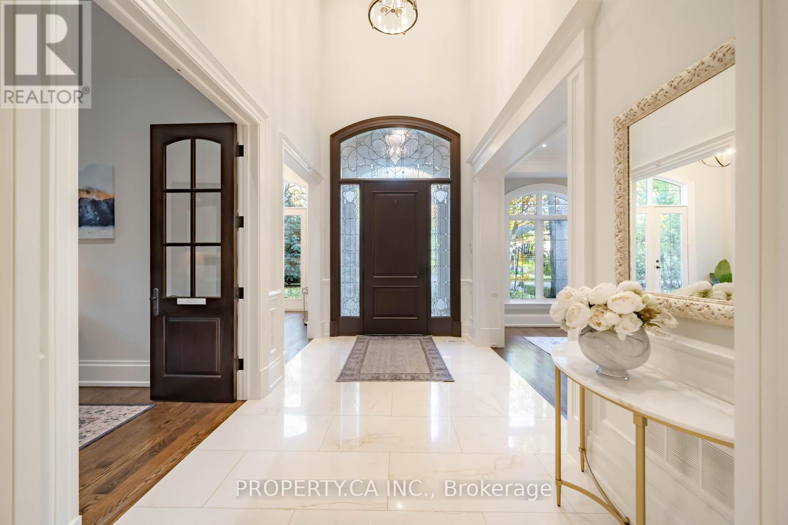 224 Donnelly Drive, Mississauga, Ontario L5G 2M4 - Photo 4 - W12522822