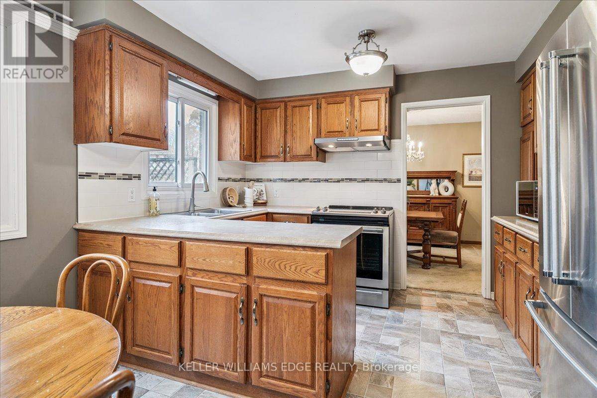 595 Barons Court, Burlington, Ontario  L7R 4E4 - Photo 21 - W12522896