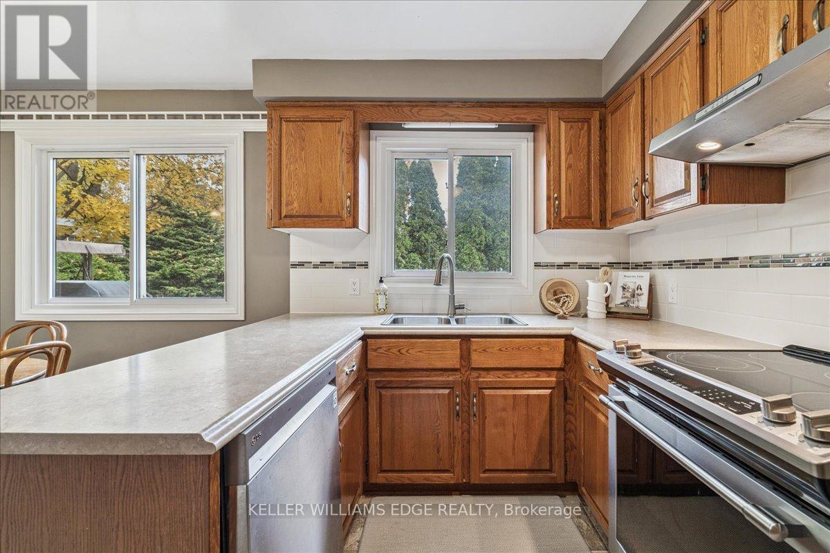 595 Barons Court, Burlington, Ontario  L7R 4E4 - Photo 23 - W12522896