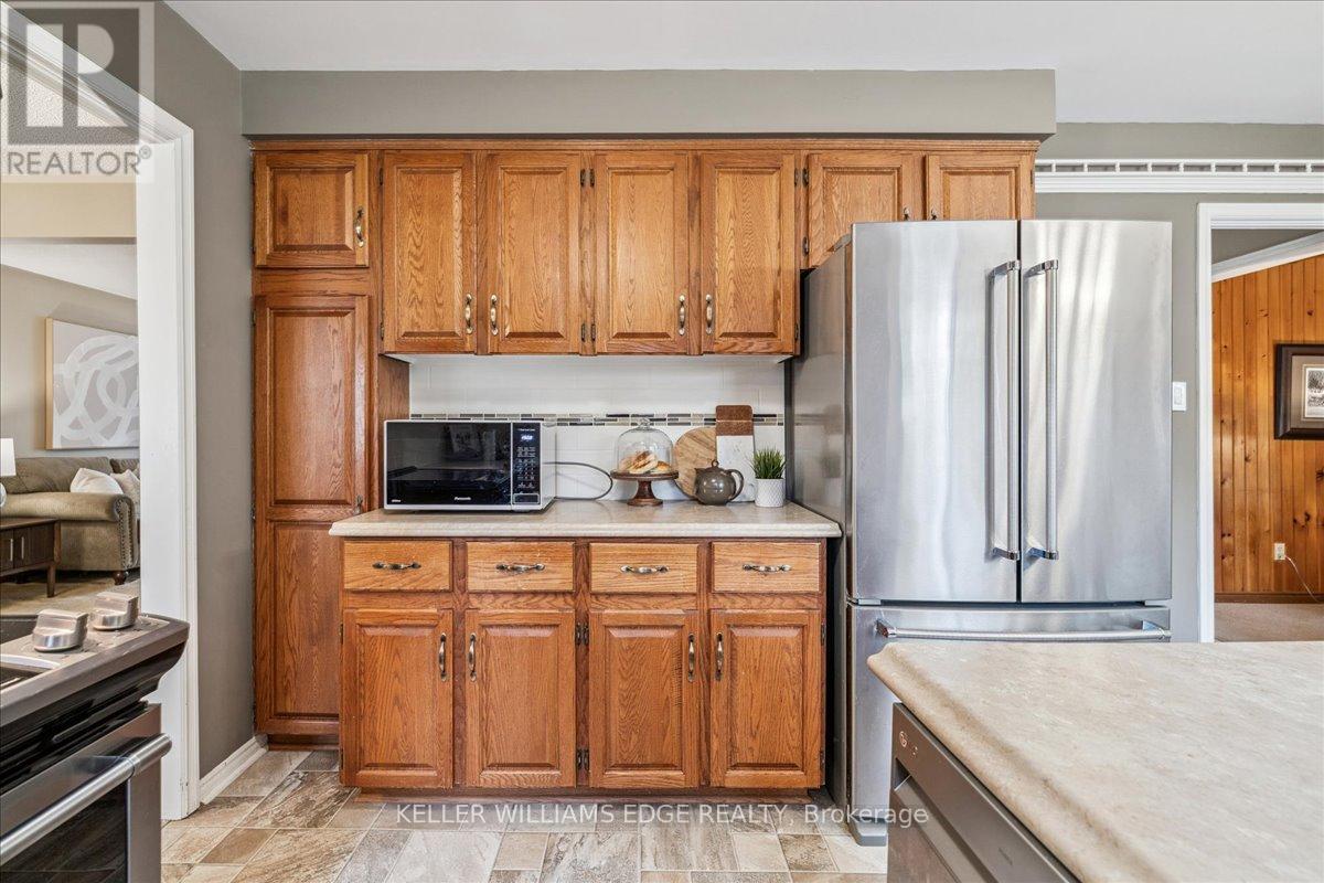 595 Barons Court, Burlington, Ontario  L7R 4E4 - Photo 24 - W12522896