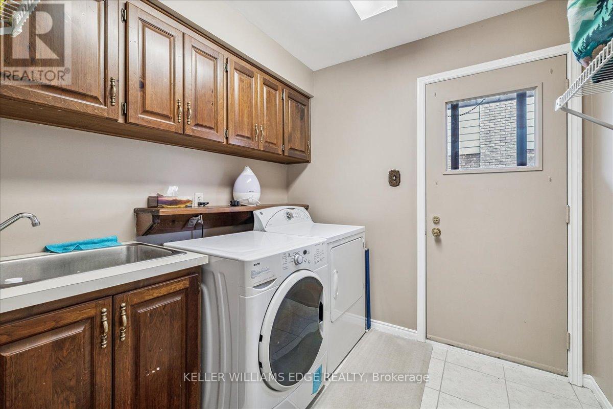 595 Barons Court, Burlington, Ontario  L7R 4E4 - Photo 25 - W12522896