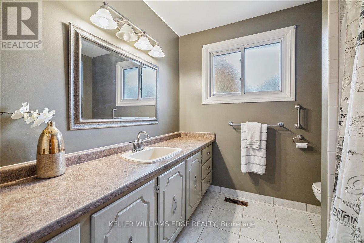 595 Barons Court, Burlington, Ontario  L7R 4E4 - Photo 38 - W12522896