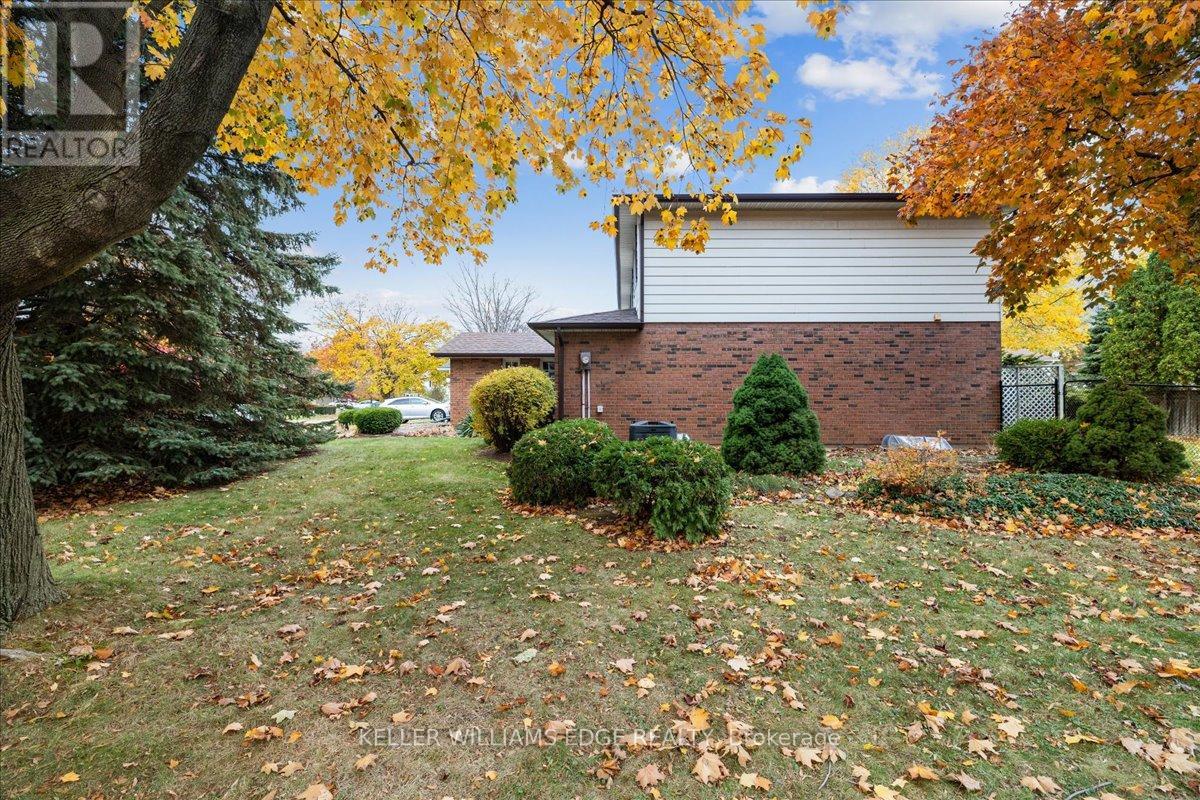 595 Barons Court, Burlington, Ontario  L7R 4E4 - Photo 47 - W12522896