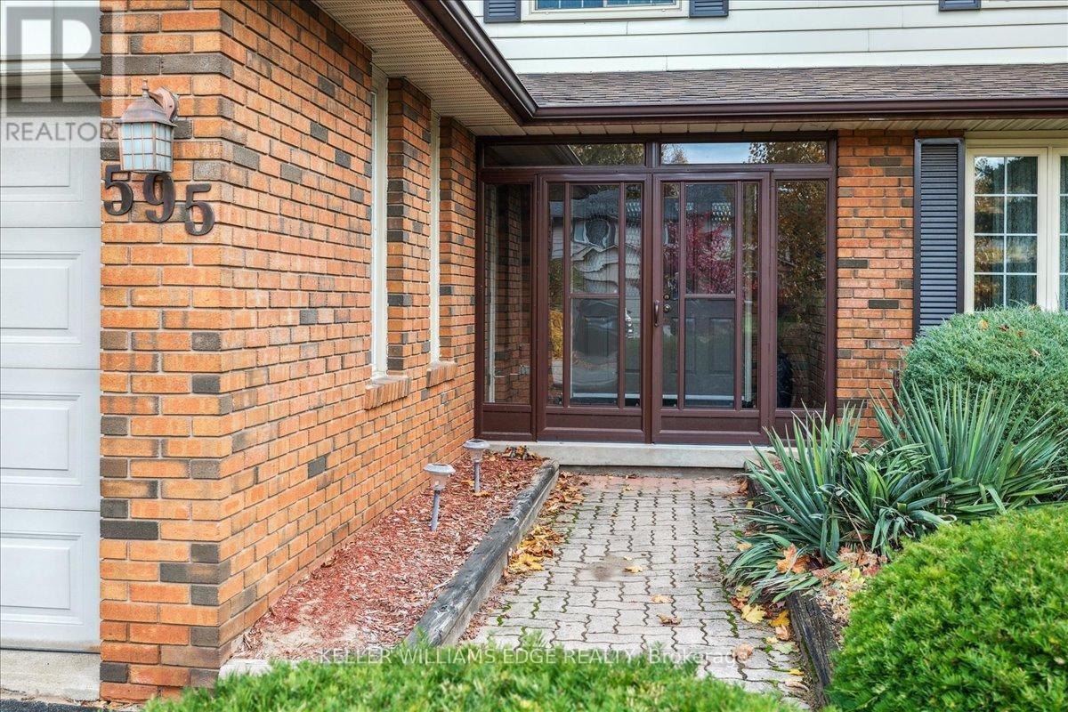 595 Barons Court, Burlington, Ontario  L7R 4E4 - Photo 5 - W12522896