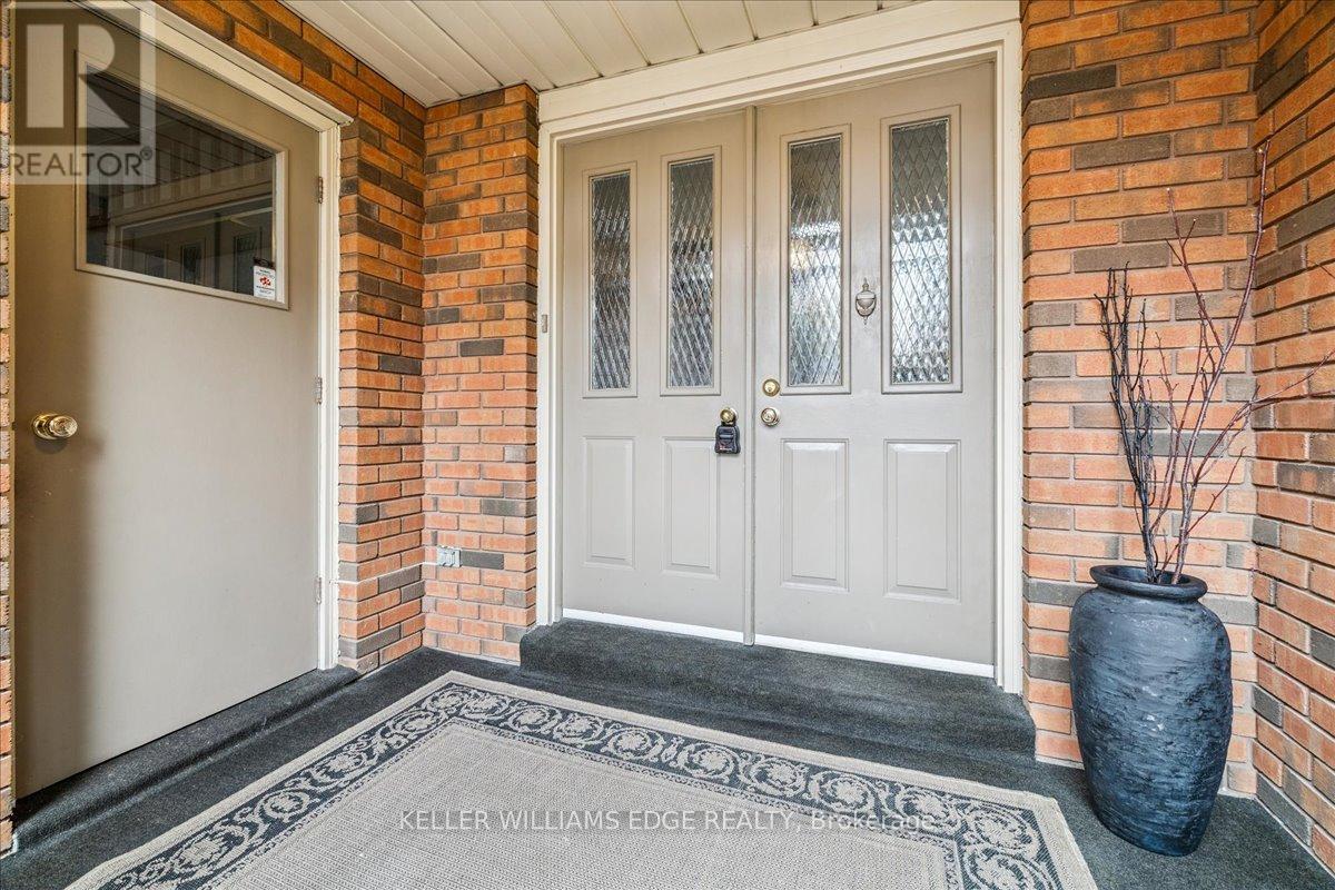 595 Barons Court, Burlington, Ontario  L7R 4E4 - Photo 6 - W12522896