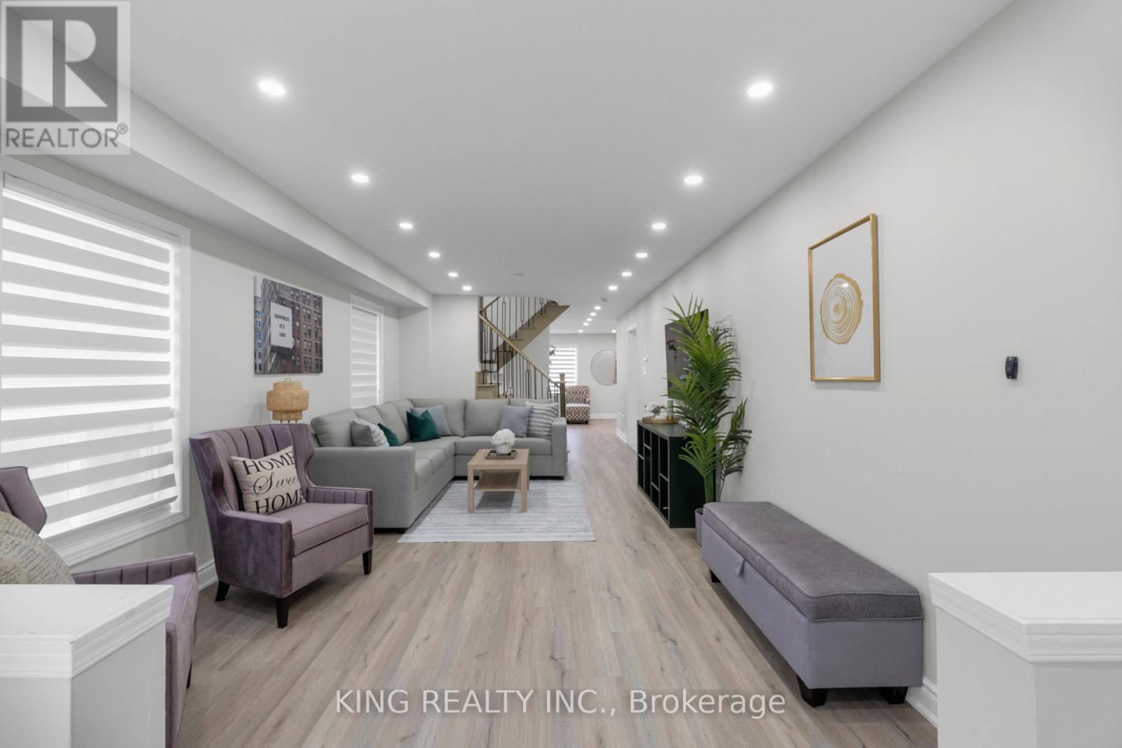 21 Irene Crescent, Brampton, Ontario L7A 2V3 - Photo 2 - W12522918