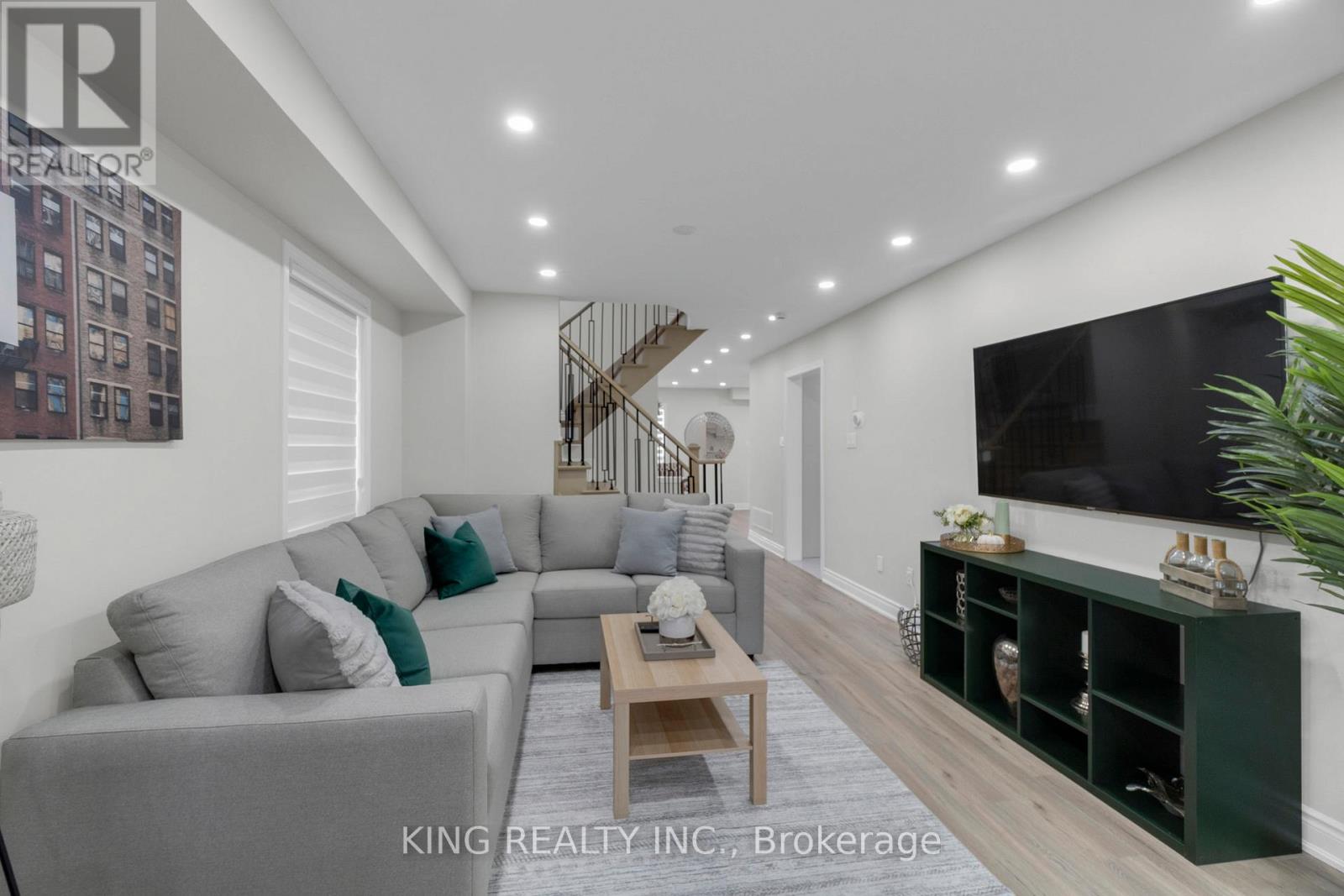 21 Irene Crescent, Brampton, Ontario L7A 2V3 - Photo 3 - W12522918