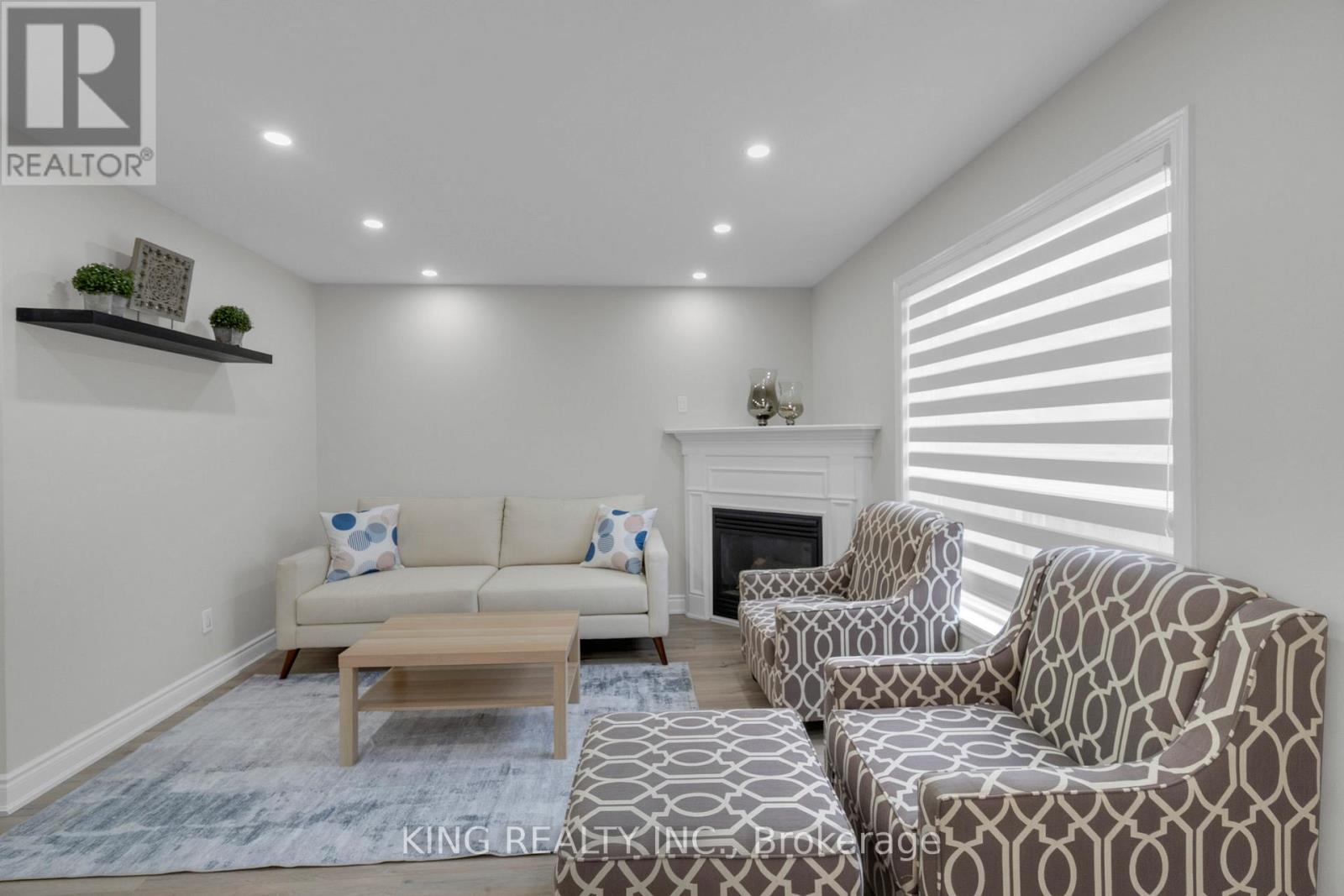 21 Irene Crescent, Brampton, Ontario L7A 2V3 - Photo 4 - W12522918