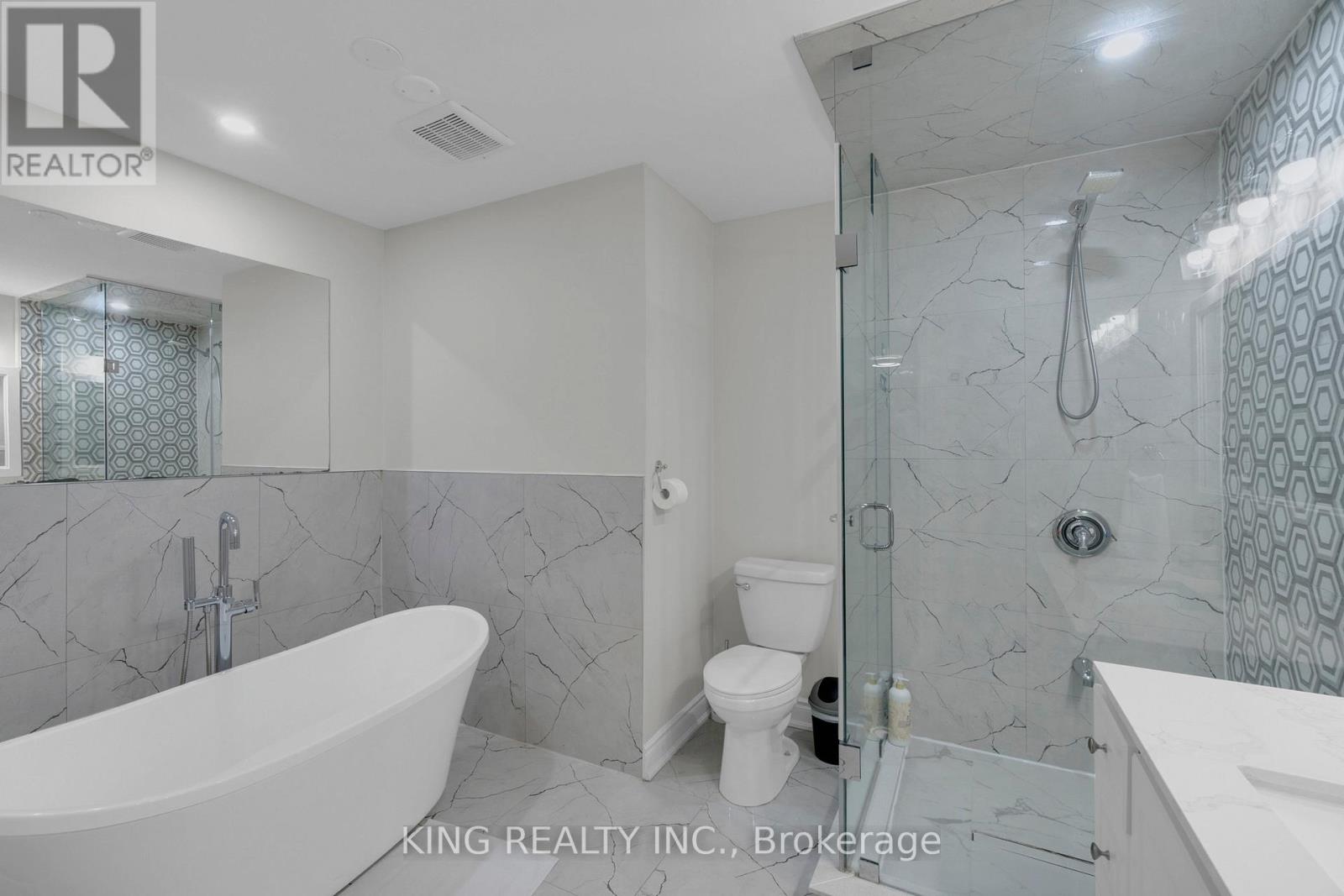 21 Irene Crescent, Brampton, Ontario L7A 2V3 - Photo 9 - W12522918